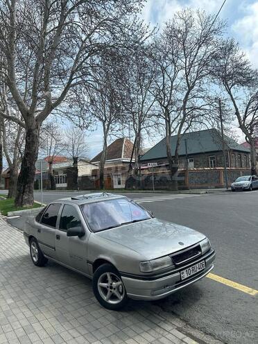 Opel Vectra 1994, 500,000 km - 2.0 l - Qax
