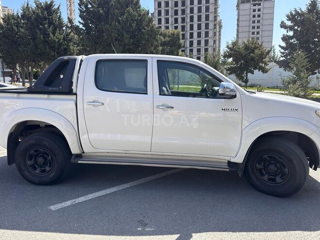 Toyota Hilux 2012, 220,000 km - 2.5 л - Bakı