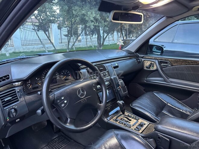 Mercedes E 280 2001, 373,760 km - 2.8 l - Ağdam