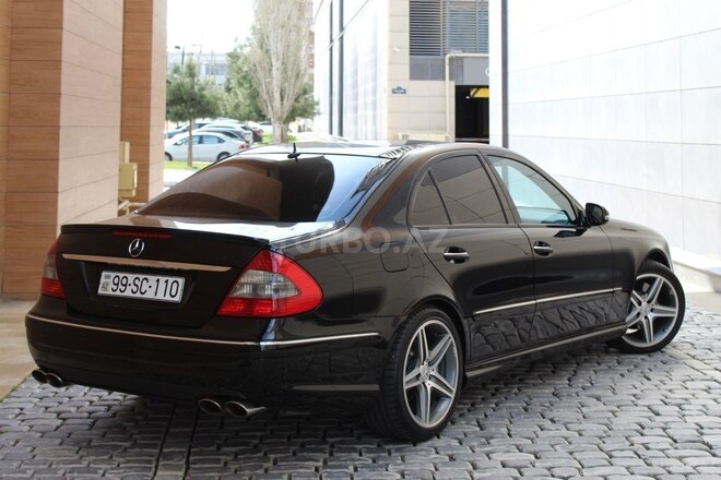 Mercedes E 280-8