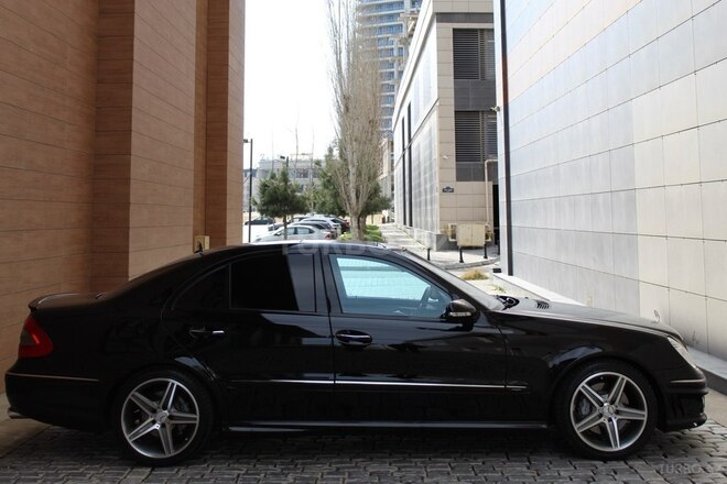 Mercedes E 280-11