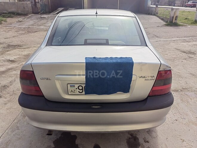 Opel Vectra 1998, 256,441 km - 2.0 l - Saatlı