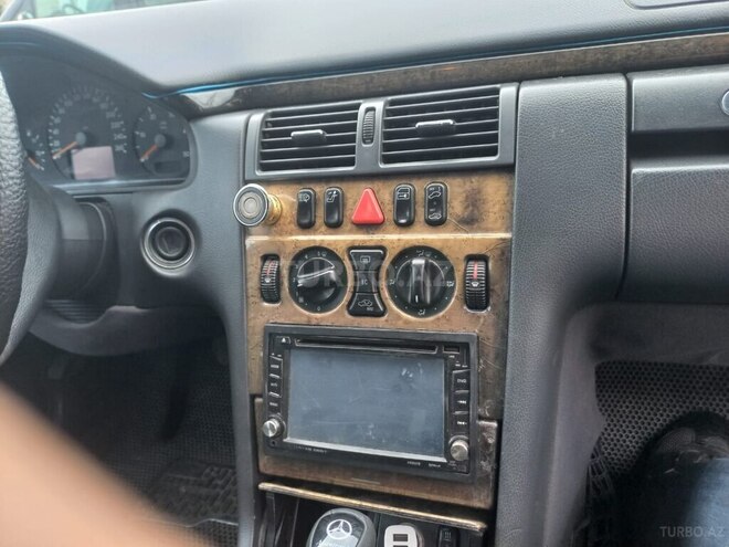Mercedes E 270 2000, 456,000 km - 2.7 l - Bakı