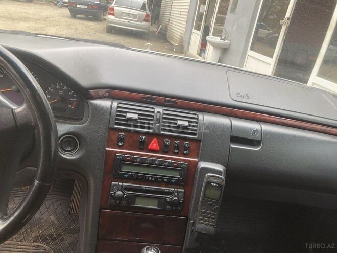Mercedes E 240 2000, 250,000 km - 2.4 l - Masallı