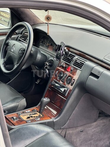 Mercedes E 220 d 1999, 378,000 km - 2.2 л - Bakı