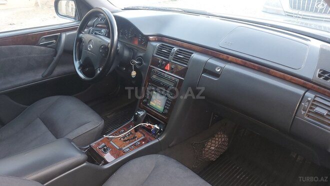 Mercedes E 240 2000, 274,500 km - 2.6 l - Gəncə