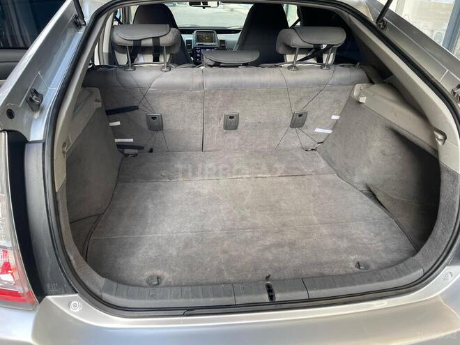 Toyota Prius-11
