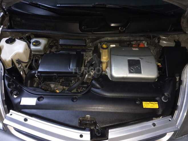 Toyota Prius-12
