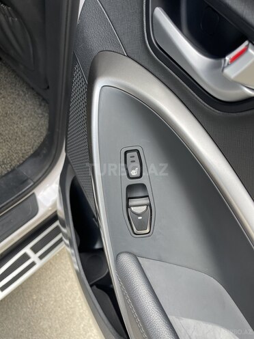 Hyundai Santa Fe-17