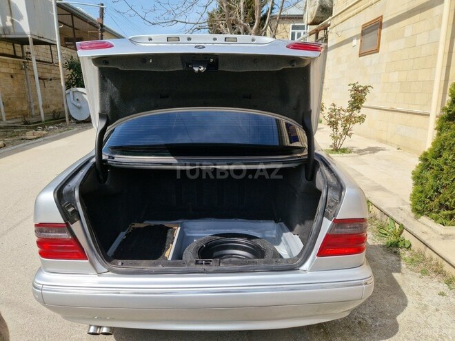 Mercedes E 240 1999, 277,000 km - 2.6 l - Şamaxı