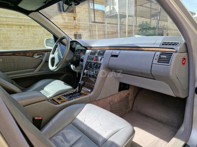 Mercedes E 240 1999, 277,000 km - 2.6 l - Şamaxı