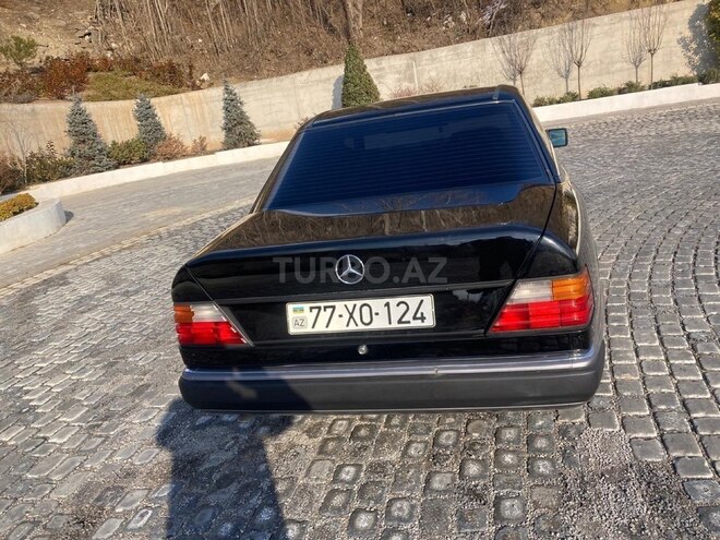 Mercedes E 220 1993, 260,000 km - 2.2 l - Laçın