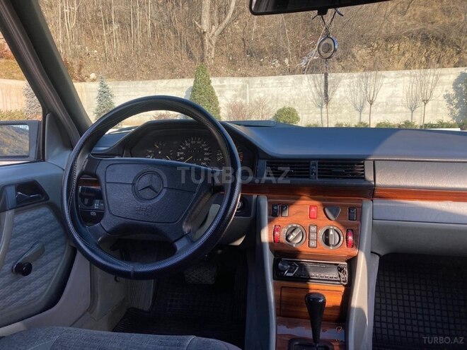 Mercedes E 220 1993, 260,000 km - 2.2 l - Laçın