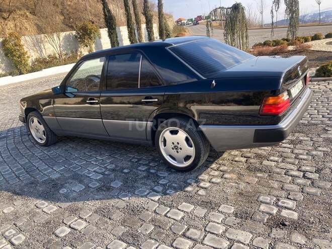 Mercedes E 220 1993, 260,000 km - 2.2 l - Laçın