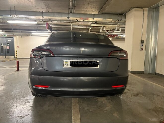 Tesla Model 3-8