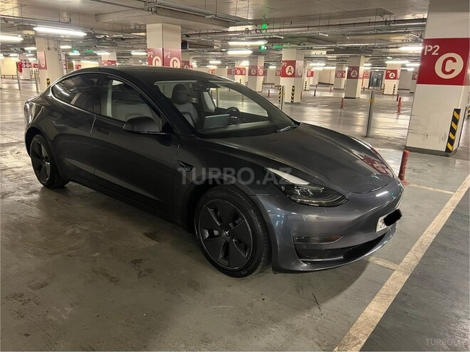 Tesla Model 3-5