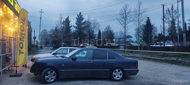 Mercedes E 320 1995, 332,000 km - 3.2 l - Bakı