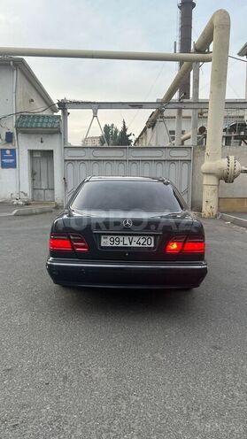 Mercedes E 240 2000, 270,000 km - 2.6 l - Bakı