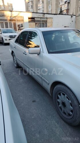 Mercedes E 240 1997, 439,000 km - 2.4 l - Bakı