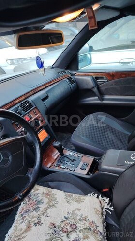 Mercedes E 240 1997, 439,000 km - 2.4 l - Bakı