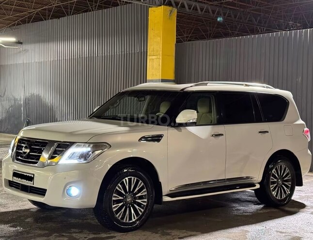 Nissan Patrol 2011, 111,000 km - 5.6 l - Bakı
