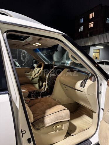 Nissan Patrol 2011, 111,000 km - 5.6 l - Bakı