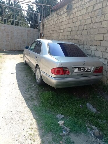 Mercedes E 240 1997, 105,000 km - 2.4 l - Bakı