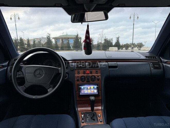 Mercedes E 240 1997, 300,000 km - 2.4 l - Sumqayıt