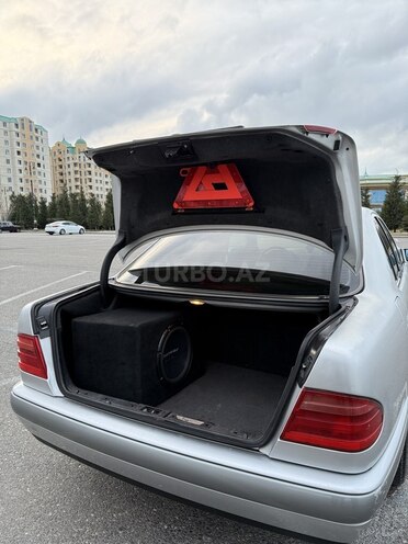 Mercedes E 240 1997, 300,000 km - 2.4 l - Sumqayıt