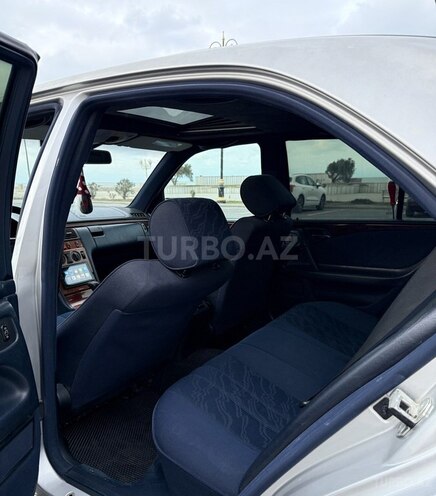 Mercedes E 240 1997, 300,000 km - 2.4 l - Sumqayıt