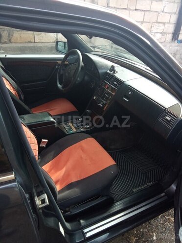 Mercedes C 220 1994, 157,752 km - 2.2 л - Yevlax