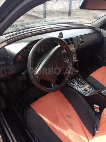 Mercedes C 220 1994, 157,752 km - 2.2 л - Yevlax