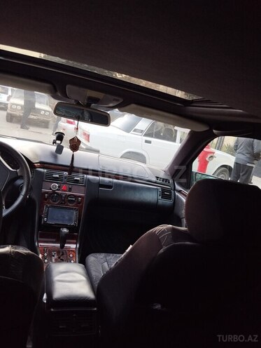 Mercedes E 240 1998, 435,851 km - 2.4 l - Salyan