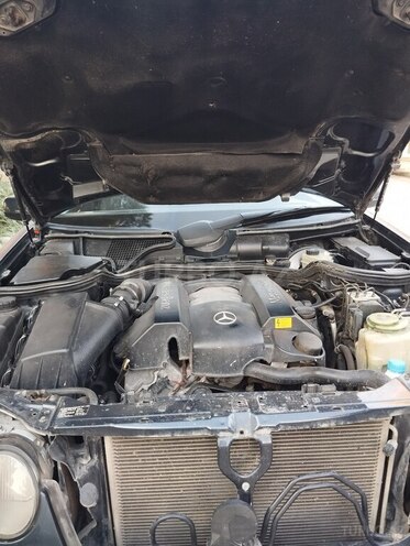Mercedes E 240 1998, 435,851 km - 2.4 l - Salyan