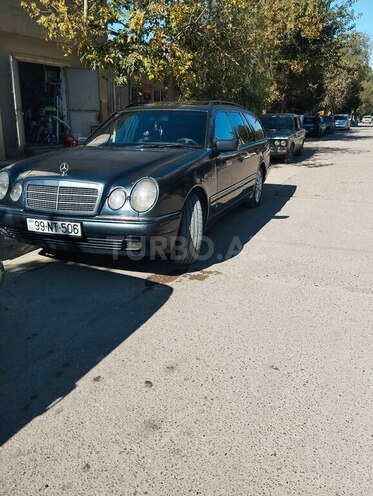 Mercedes E 240 1998, 435,851 km - 2.4 l - Salyan