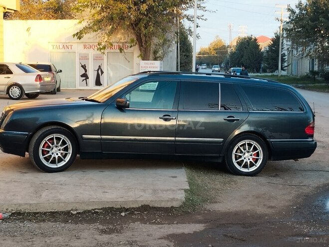 Mercedes E 240 1998, 435,851 km - 2.4 l - Salyan