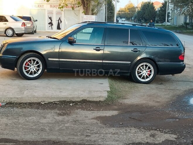 Mercedes E 240 1998, 435,851 km - 2.4 l - Salyan