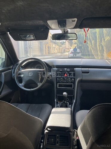 Mercedes E 220 d 1999, 565,015 km - 2.2 l - Bakı