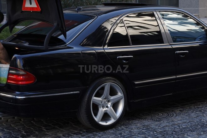 Mercedes E 280 2001, 236,719 km - 2.8 л - Bakı