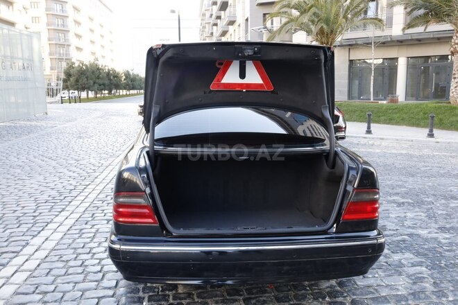 Mercedes E 280 2001, 236,719 km - 2.8 л - Bakı