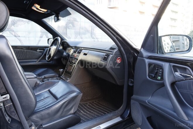 Mercedes E 280 2001, 236,719 km - 2.8 л - Bakı