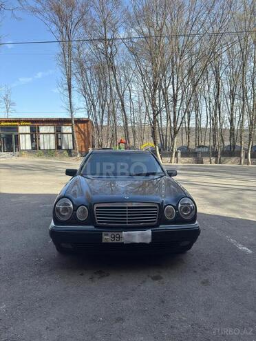 Mercedes E 200 1999, 293,000 km - 2.0 l - Quba