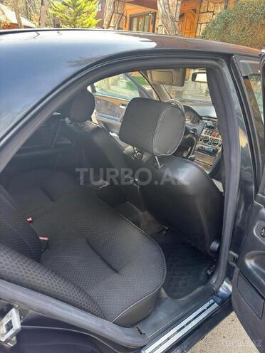 Mercedes E 200 1999, 293,000 km - 2.0 l - Quba