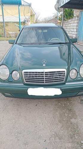 Mercedes E 280 1998, 226,500 km - 2.8 l - Qazax