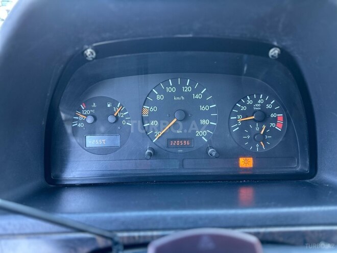 Mercedes V 230 1997, 321,000 km - 2.3 l - Bakı
