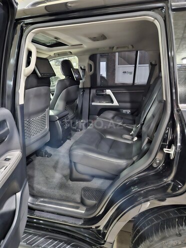 Toyota Land Cruiser-10