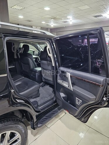 Toyota Land Cruiser-13