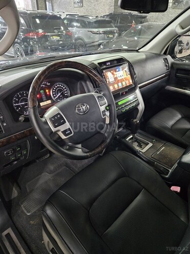 Toyota Land Cruiser-7
