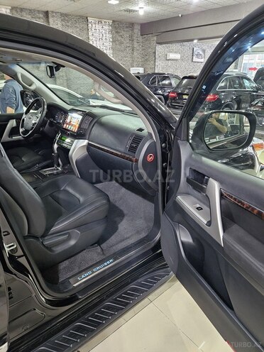 Toyota Land Cruiser-15