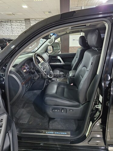 Toyota Land Cruiser-8